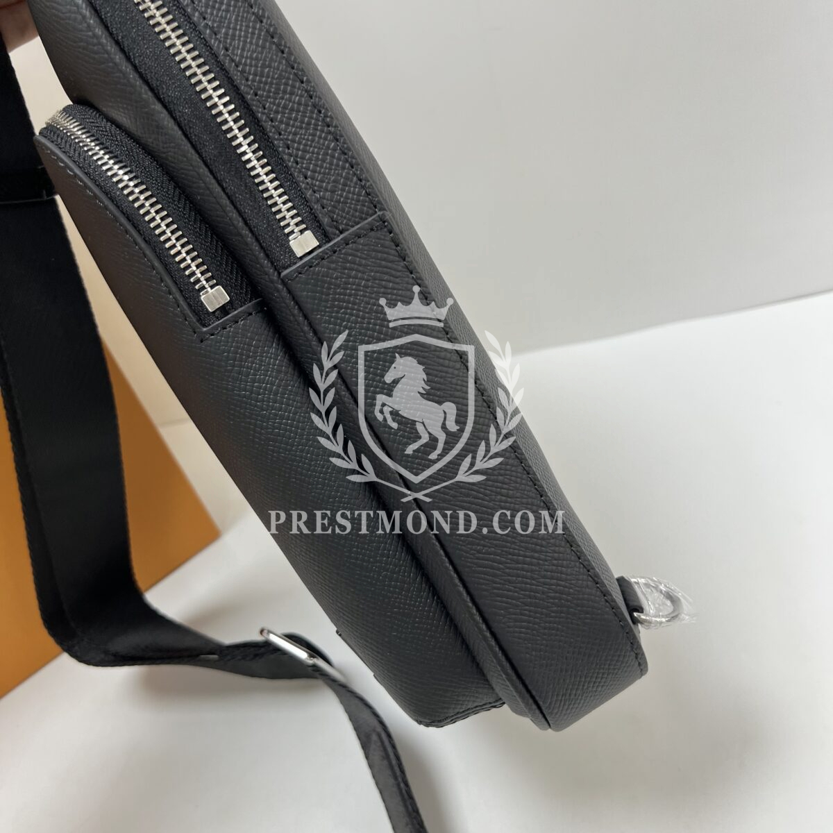 Louis Vuitton Avenue Sling Bag — изображение 5
