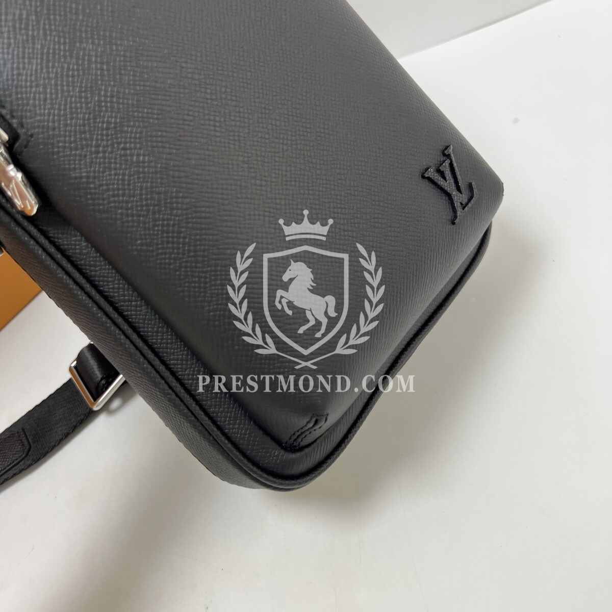 Louis Vuitton Avenue Sling Bag — изображение 2