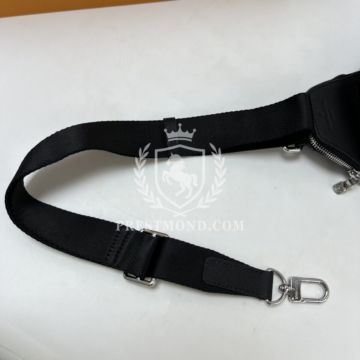Louis Vuitton Avenue Sling Bag — изображение 3