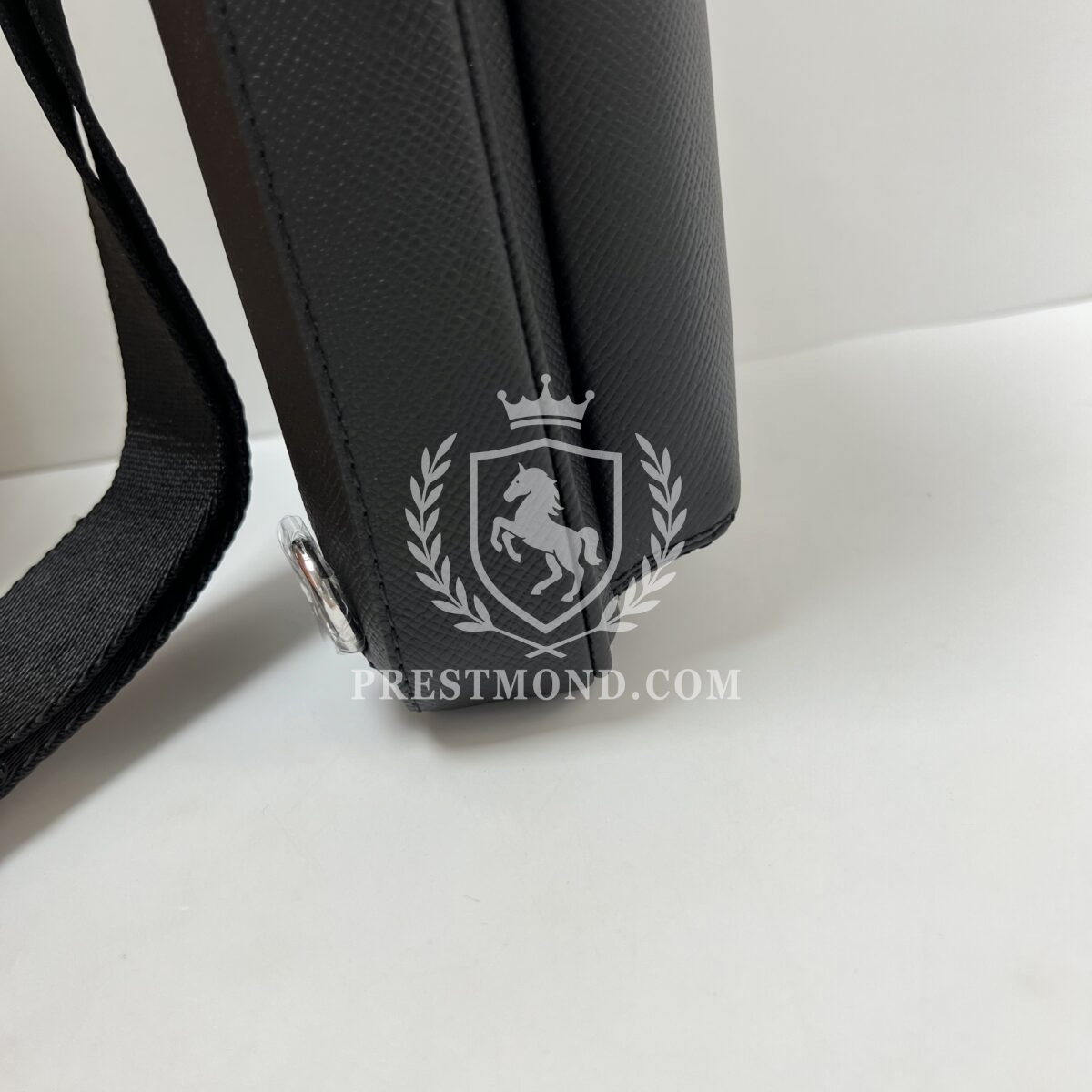 Louis Vuitton Avenue Sling Bag — изображение 12