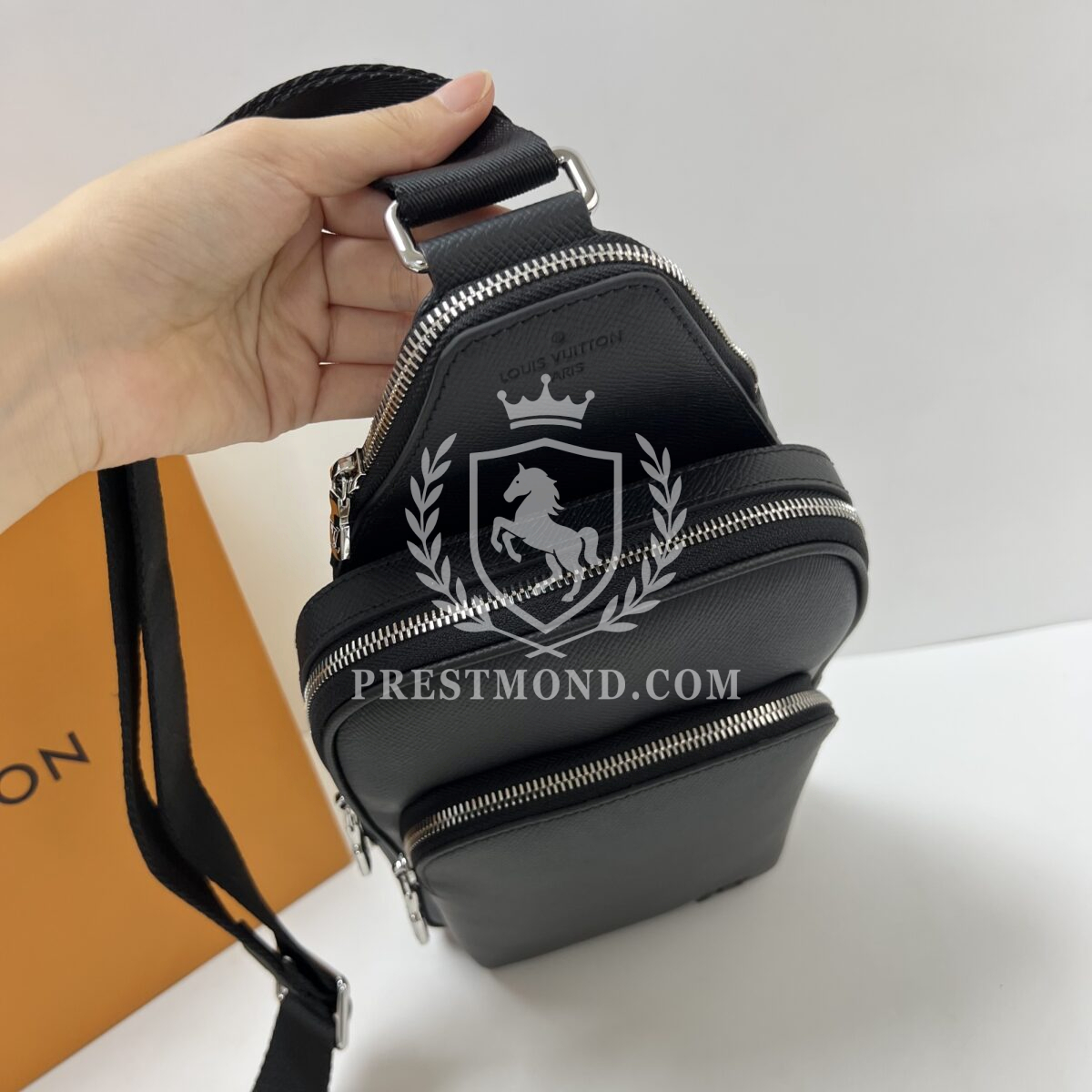 Louis Vuitton Avenue Sling Bag — изображение 8