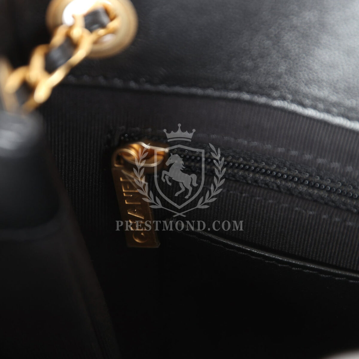 Chanel Small CC Shoulder Bag Black Lambskin Antique Gold Hardware — изображение 10