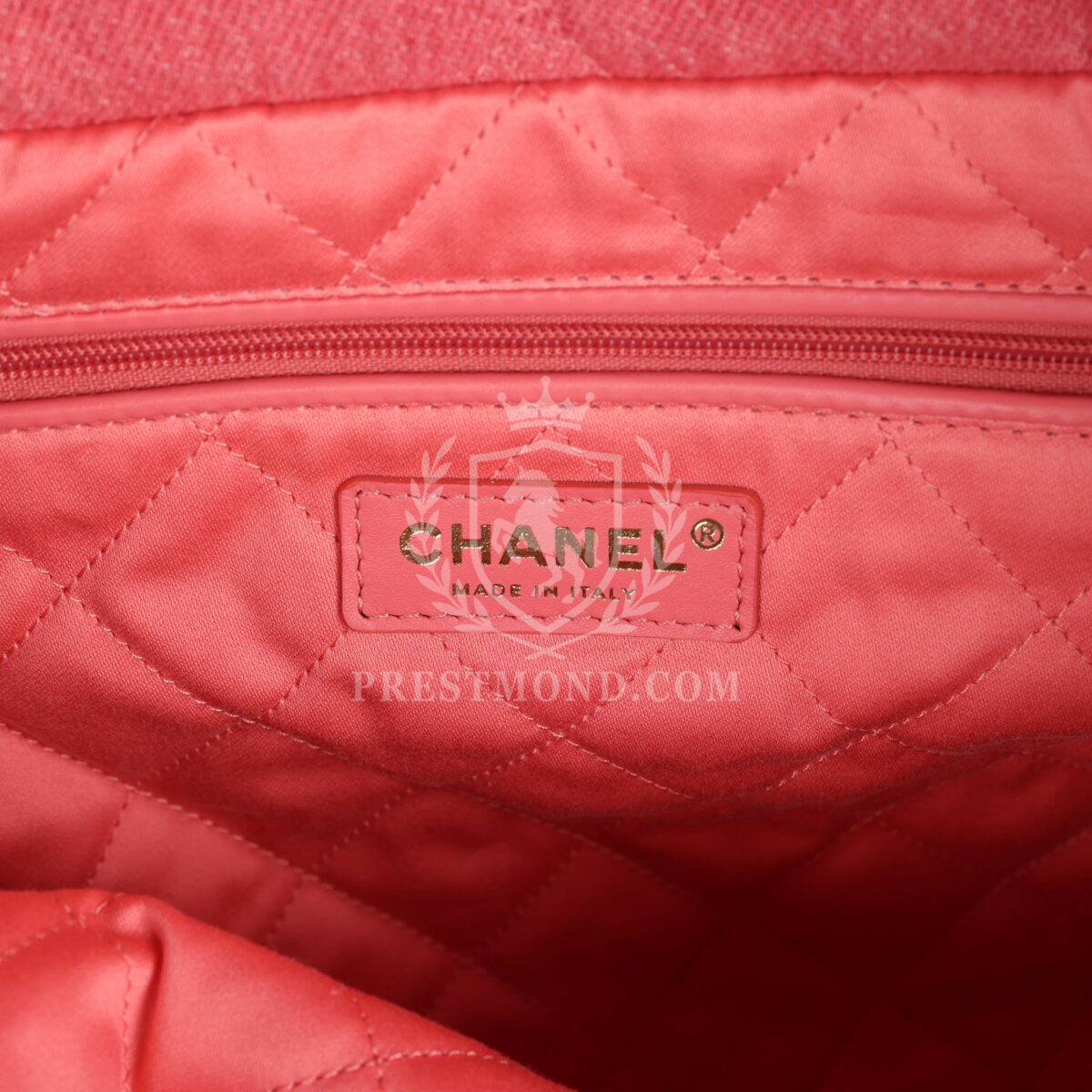 Chanel Small 22 Bag Light Red Washed Denim Gold Hardware — изображение 10