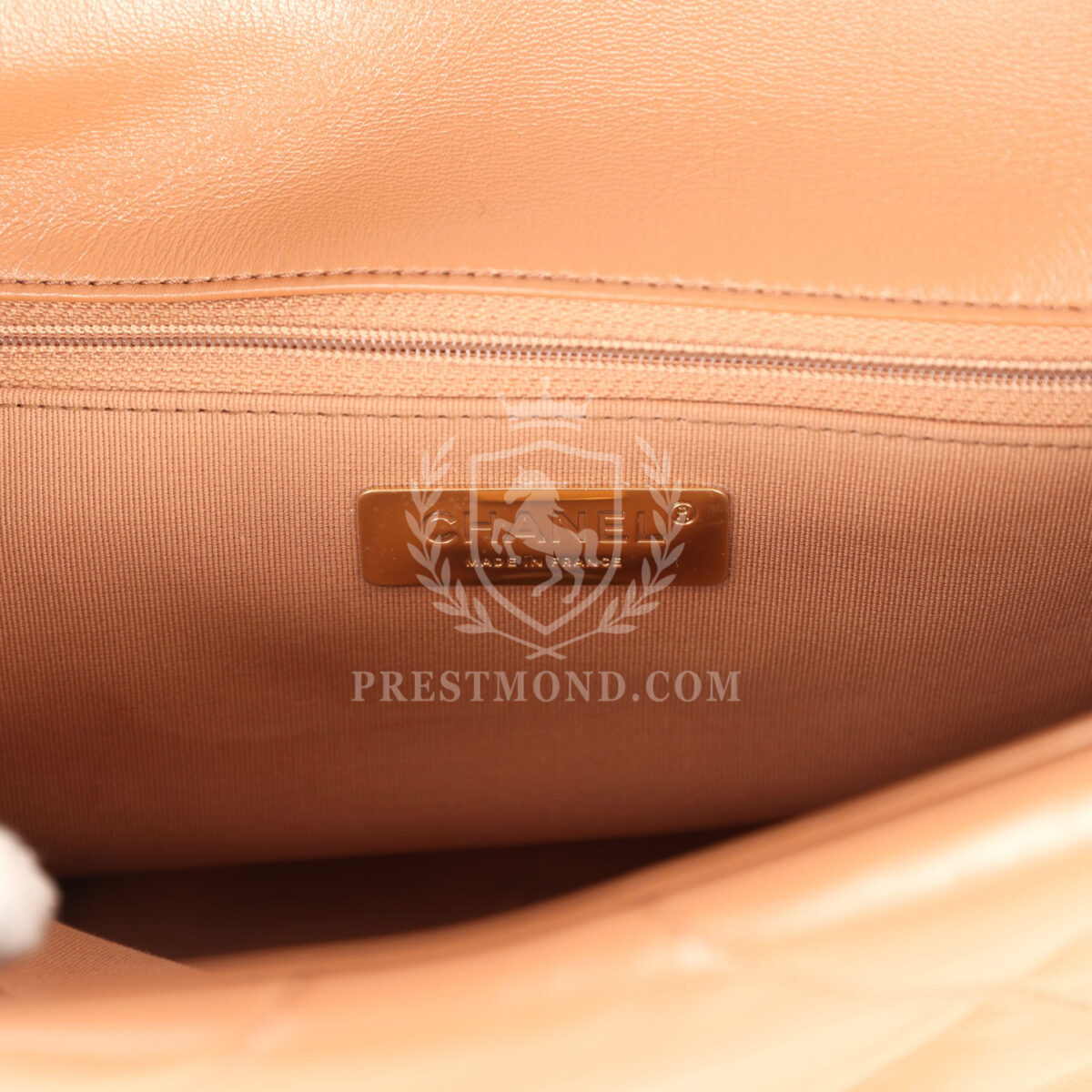 Chanel Medium 19 Flap Caramel Shiny Lambskin Mixed Metal Hardware — изображение 9