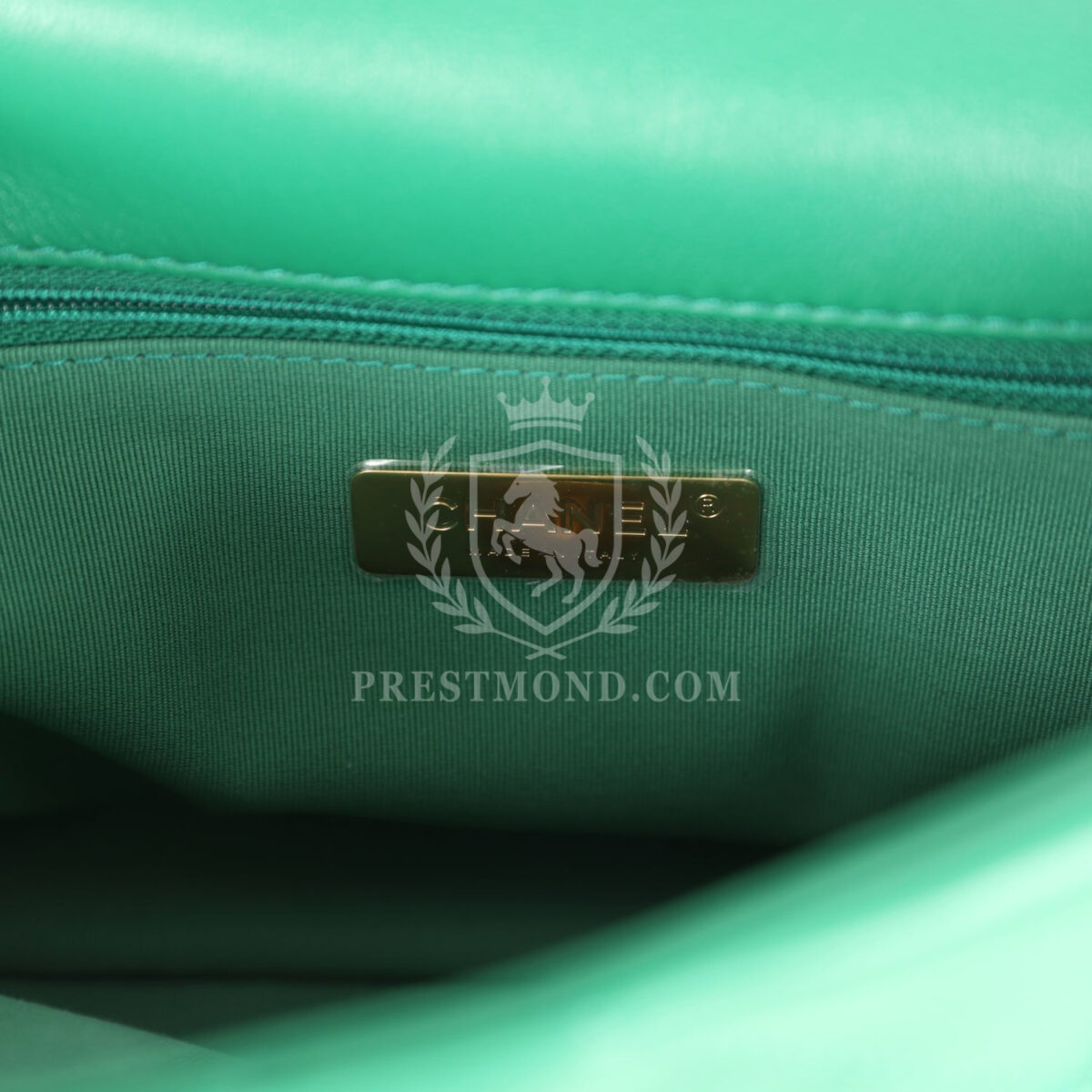 Chanel Medium 19 Flap Green Shiny Lambskin Mixed Metal Hardware — изображение 9