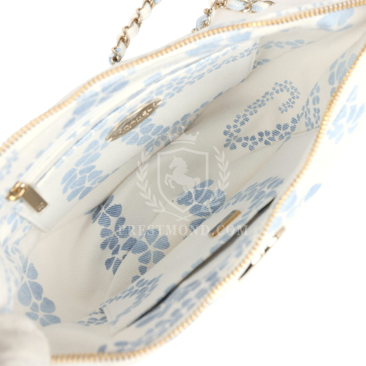 Chanel Large Coco Beach Hobo Bag in White and Blue Denim Light Gold Hardware — изображение 8