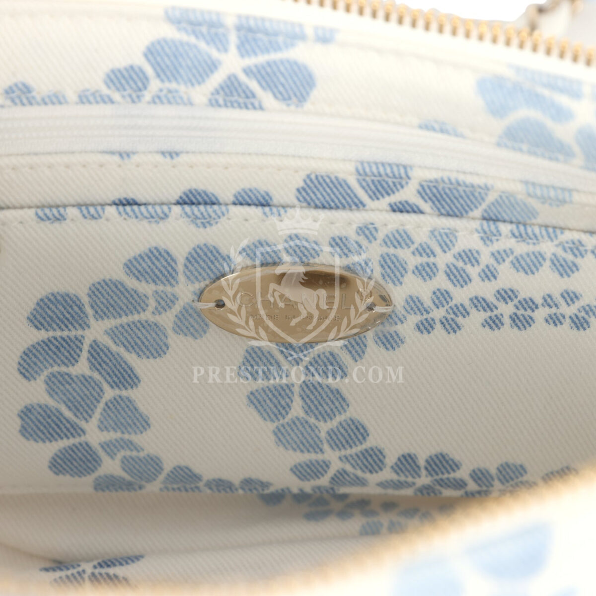 Chanel Large Coco Beach Hobo Bag in White and Blue Denim Light Gold Hardware — изображение 9
