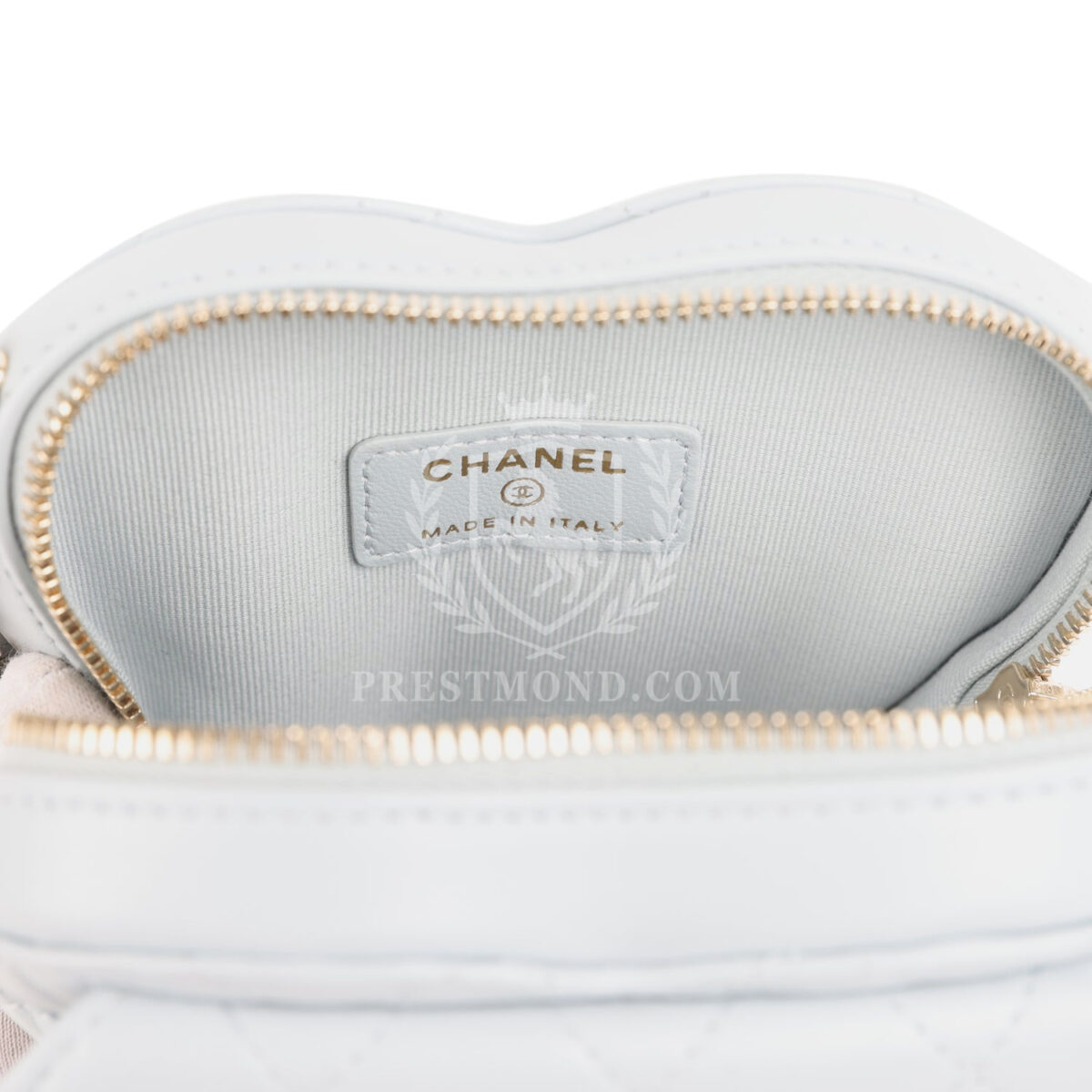 Chanel CC In Love Small Heart Bag with Chain Light Blue Lambskin Light Gold Hardware — изображение 9
