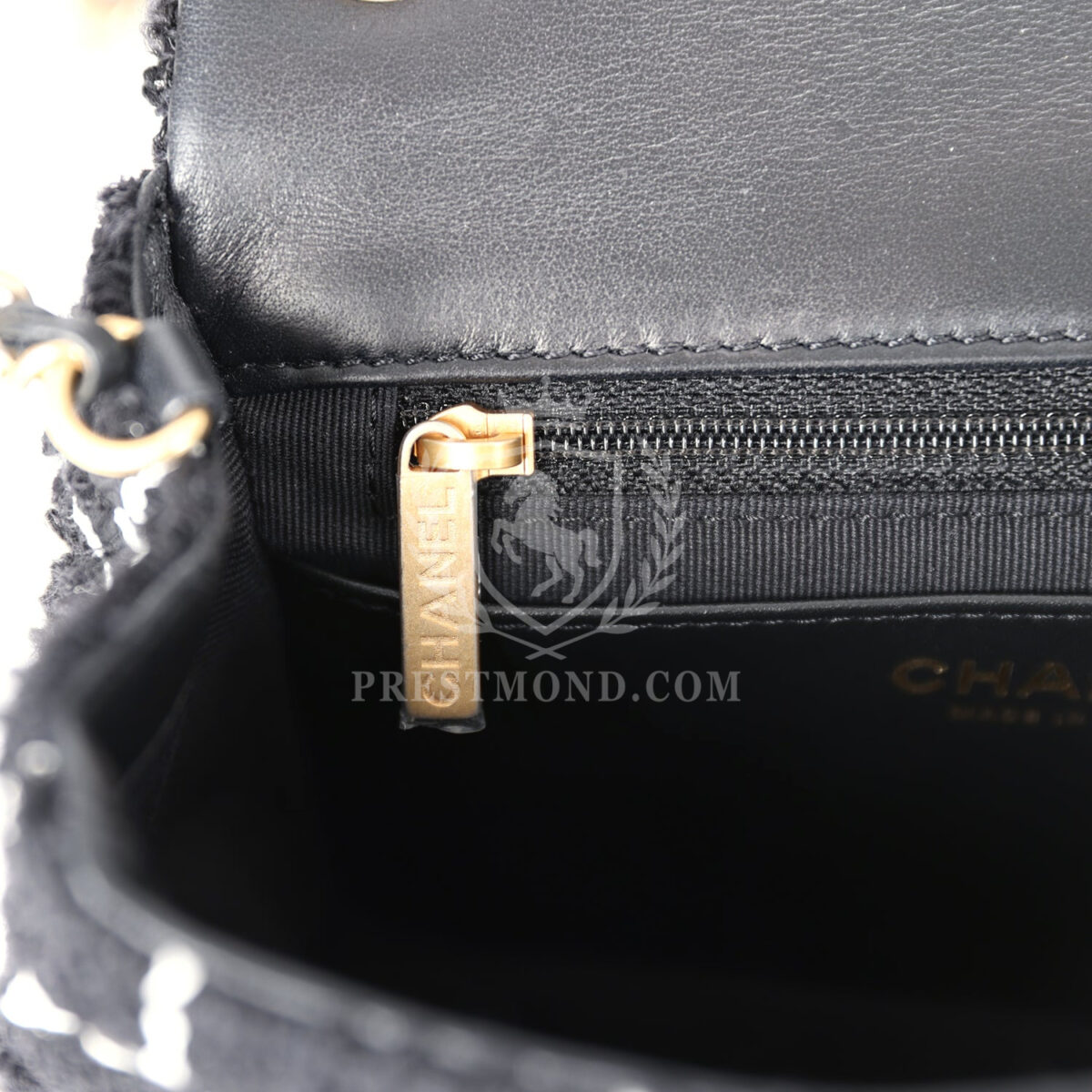 Chanel Mini Pearl Crush Square Flap Bag White and Black Tweed Antique Gold Hardware — изображение 10