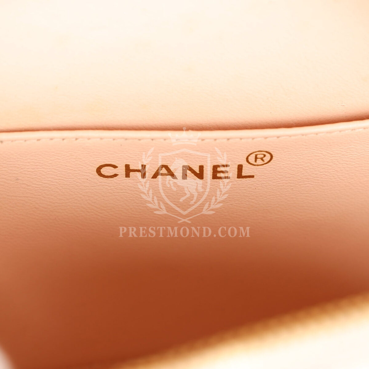Vintage Chanel Round Vanity Bag Beige and Black Patent Leather Antique Gold Hardware — изображение 9