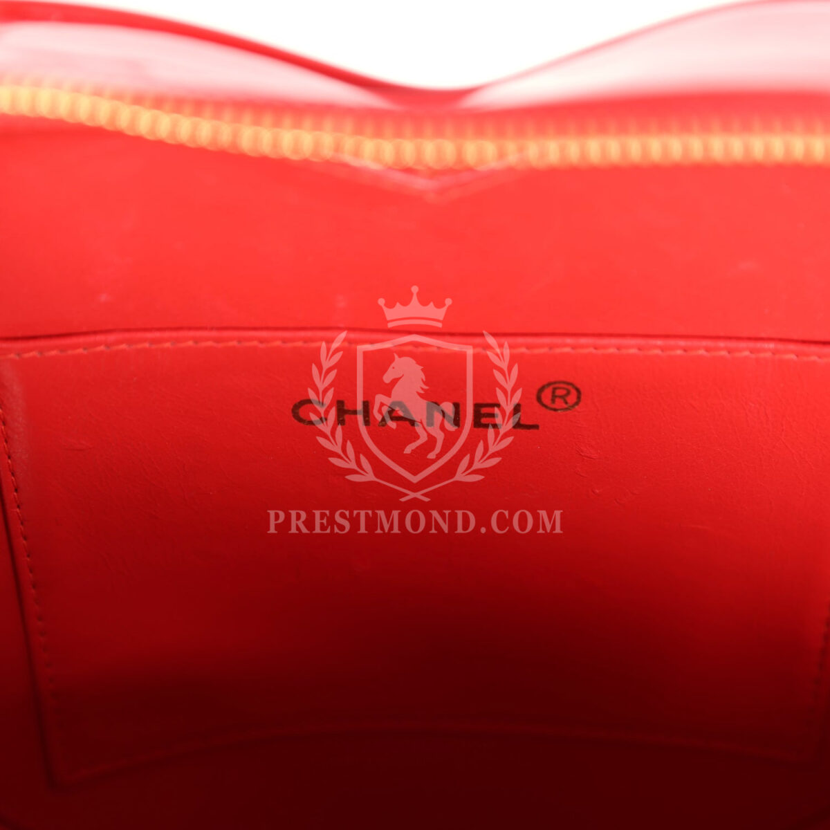 Vintage Chanel Heart Vanity Bag Red and Black Patent Antique Gold Hardware — изображение 8