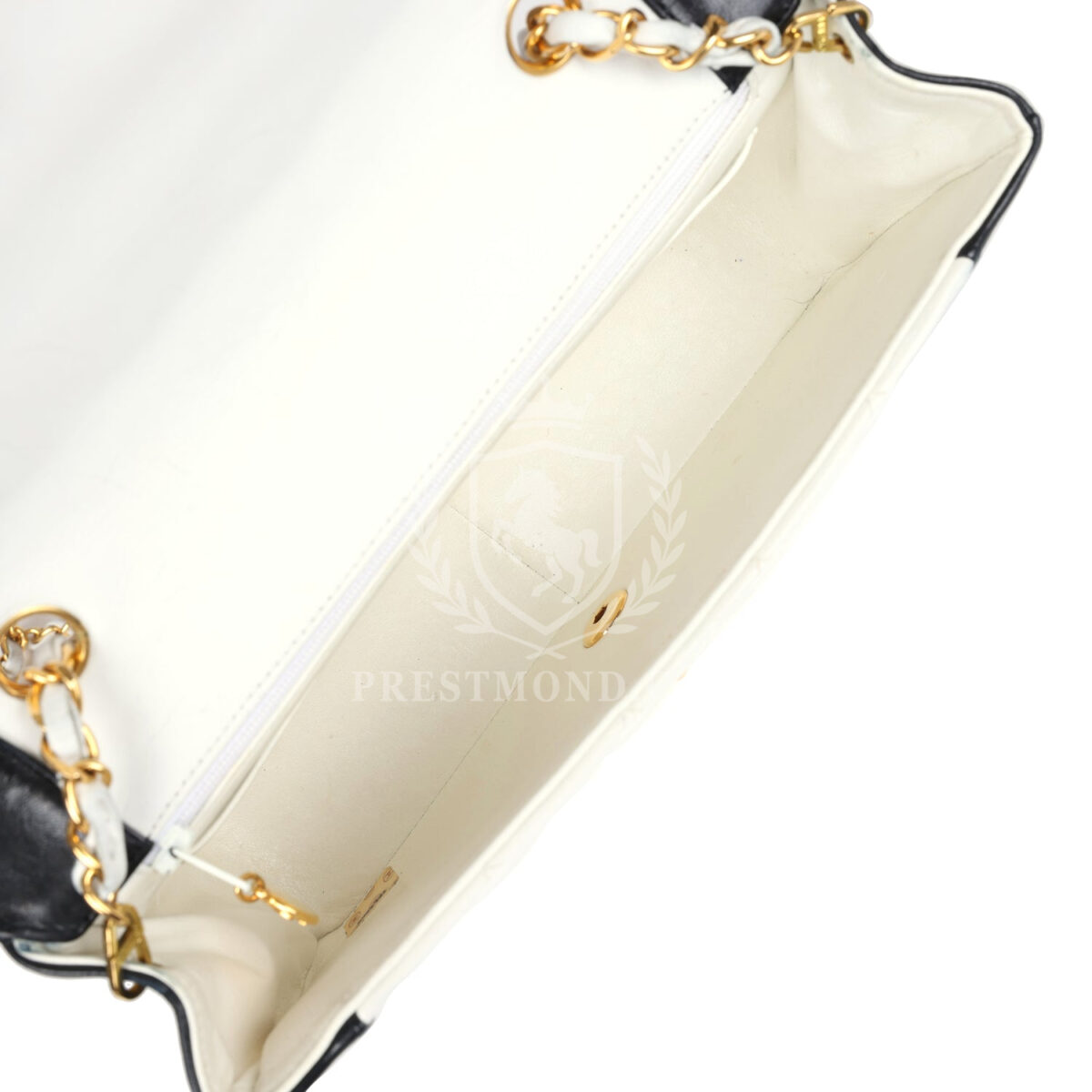 Vintage Chanel Medium Diana Flap Bag White and Black Lambskin Gold Hardware — изображение 8