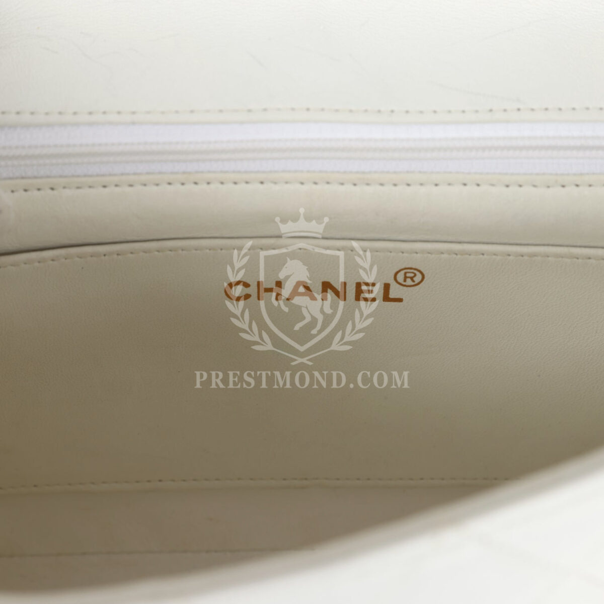 Vintage Chanel Medium Diana Flap Bag White and Black Lambskin Gold Hardware — изображение 10