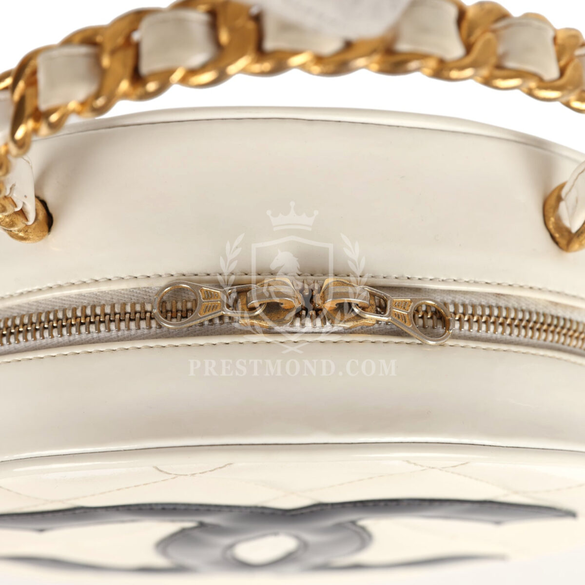 Vintage Chanel Round Vanity Bag White and Black Patent Leather Antique Gold Hardware — изображение 6