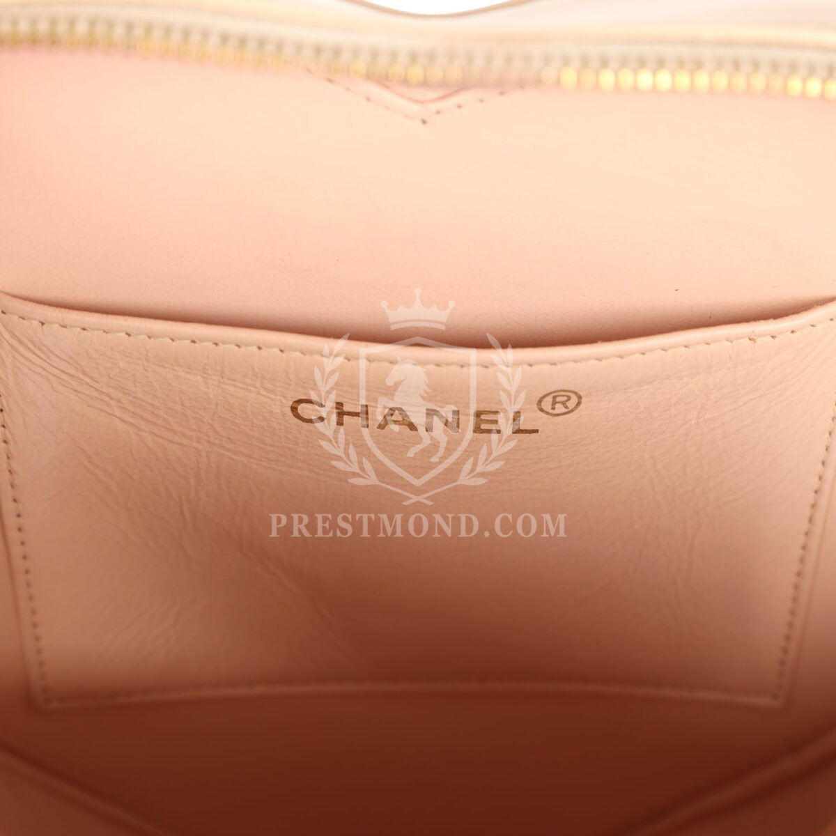 Vintage Chanel Heart Vanity Bag Beige and Black Patent Antique Gold Hardware — изображение 9