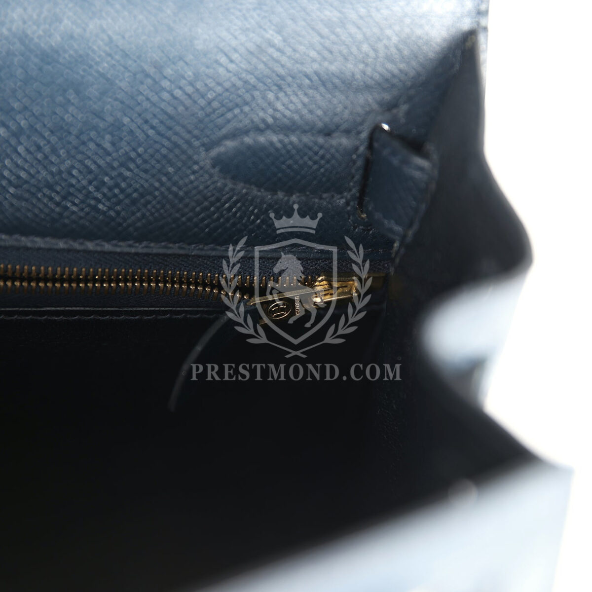 Vintage Hermes Kelly Sellier 28 Bleu Marine Courchevel and Ecru Crinoline GHW — изображение 9