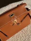 Kelly Pochette Swift Gold GHW