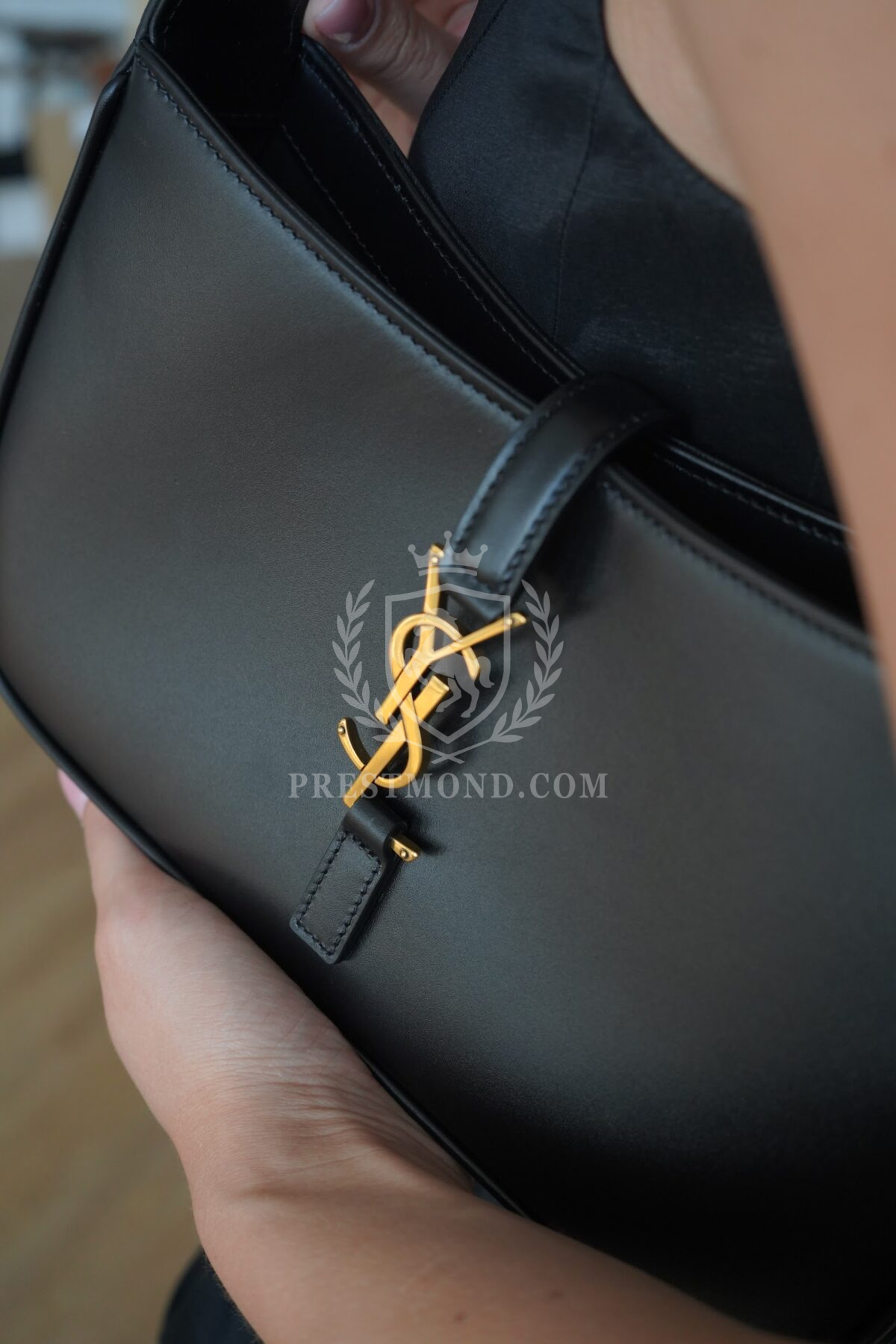 YSL Le 5 à 7 Hobo Bag in smooth leather — изображение 9