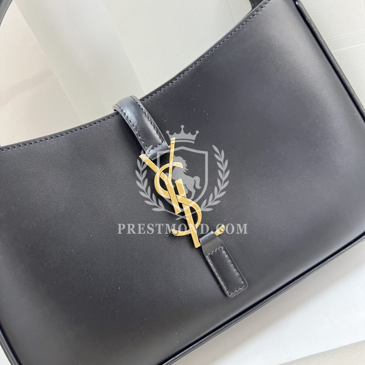 YSL Le 5 à 7 Hobo Bag in smooth leather — изображение 12