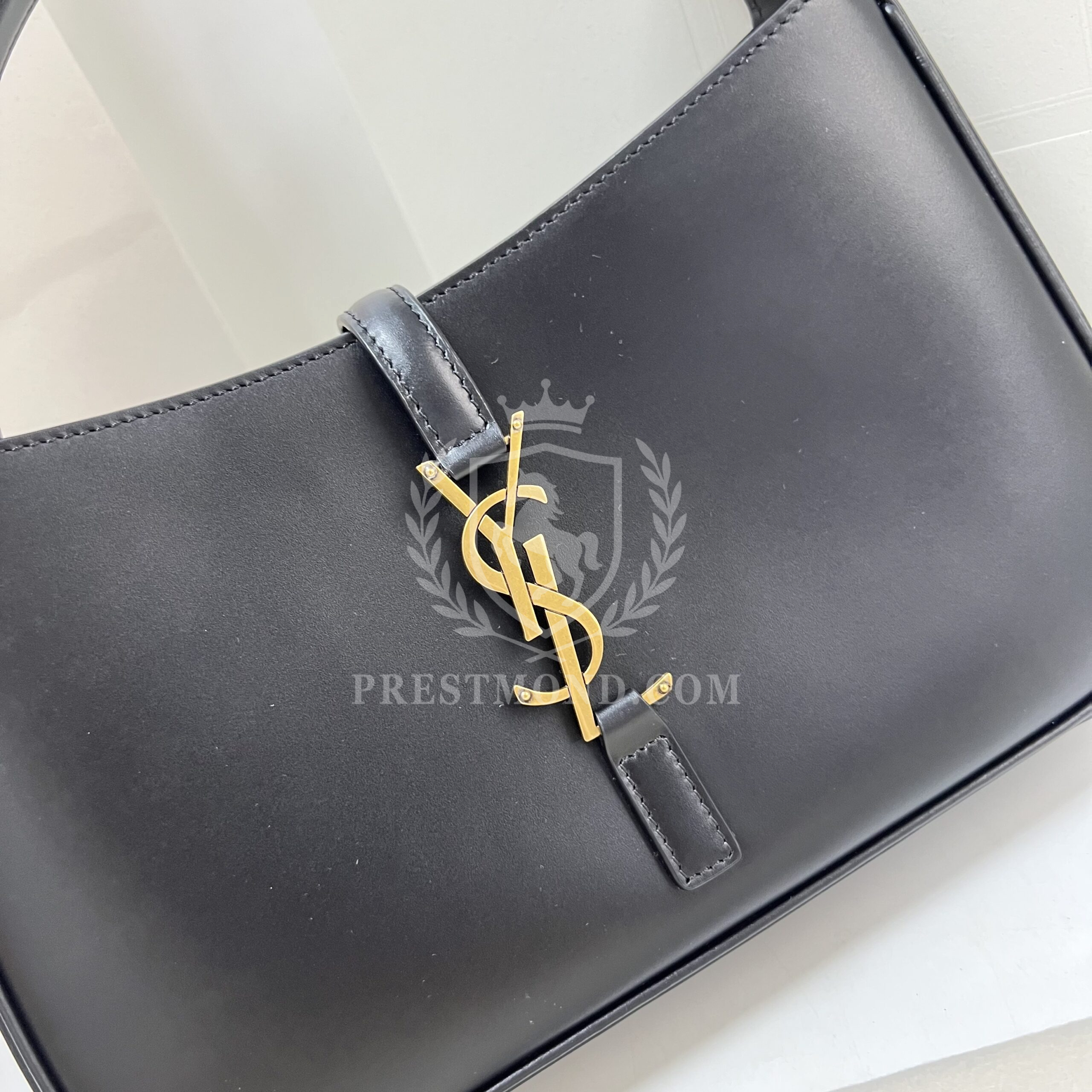 YSL Le 5 à 7 Hobo Bag in smooth leather — изображение 12