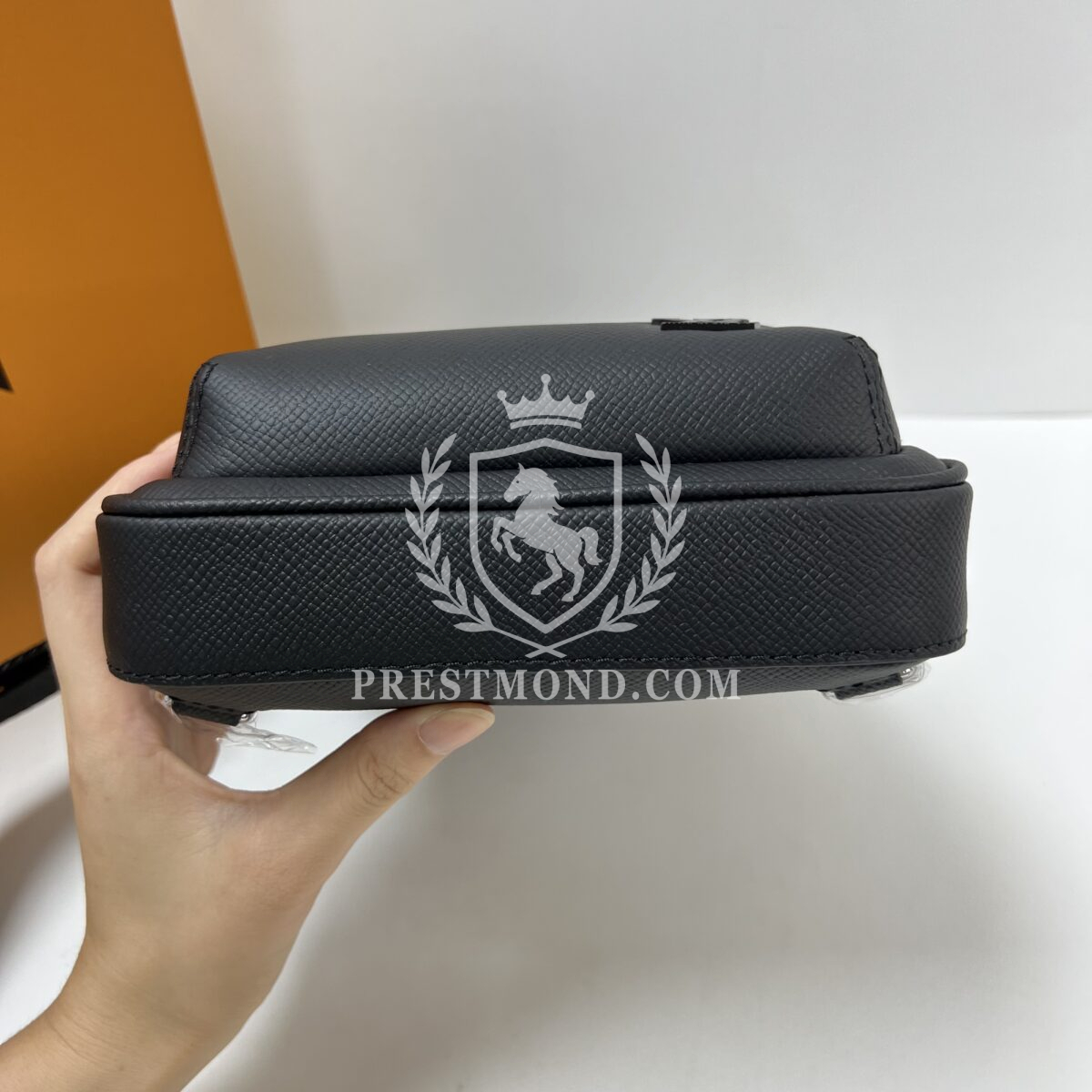 Louis Vuitton Avenue Sling Bag — изображение 16