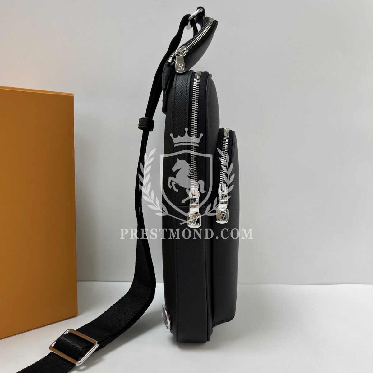 Louis Vuitton Avenue Sling Bag — изображение 19