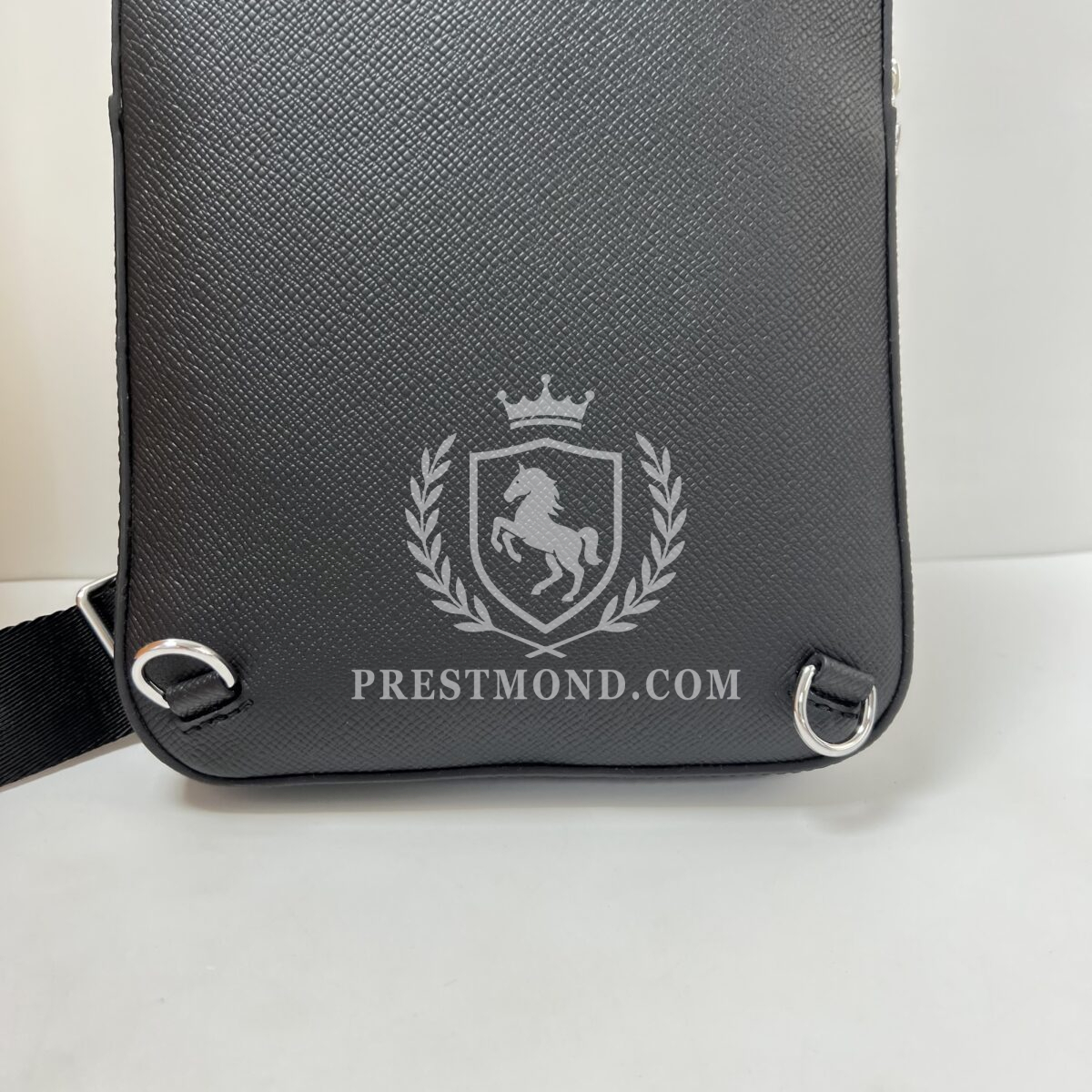 Louis Vuitton Avenue Sling Bag — изображение 20