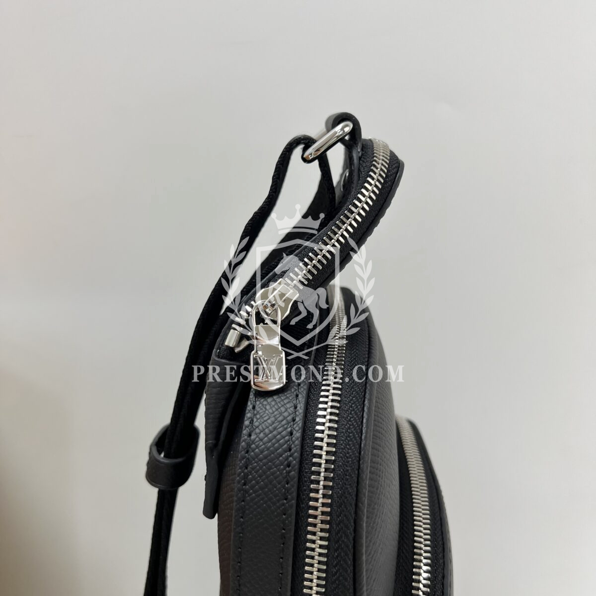 Louis Vuitton Avenue Sling Bag — изображение 23