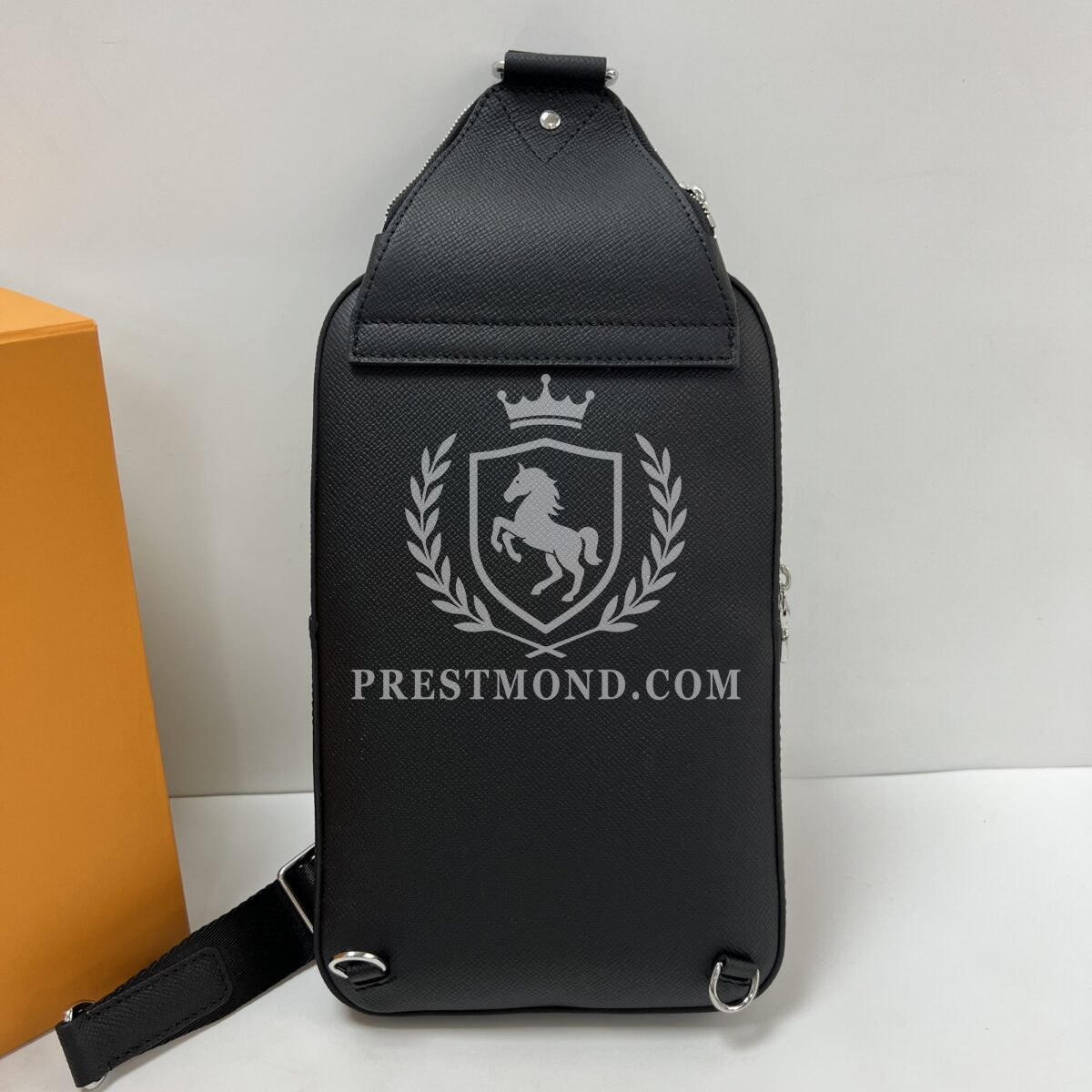 Louis Vuitton Avenue Sling Bag — изображение 24